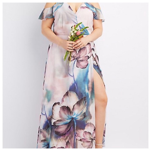 Charlotte Russe Dresses & Skirts - Charlotte Russe Surplice Cold Shoulder Dress